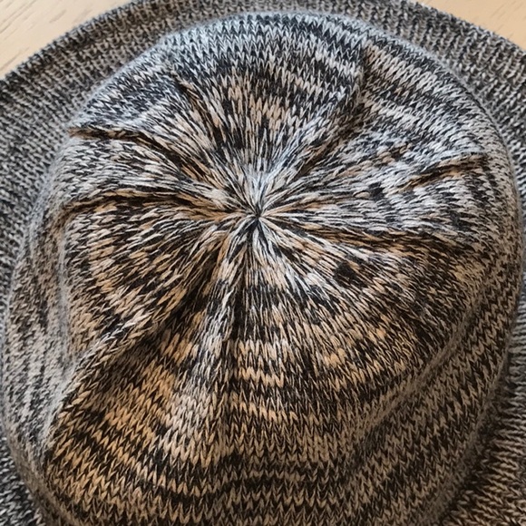 Stylish hat - Picture 2 of 3